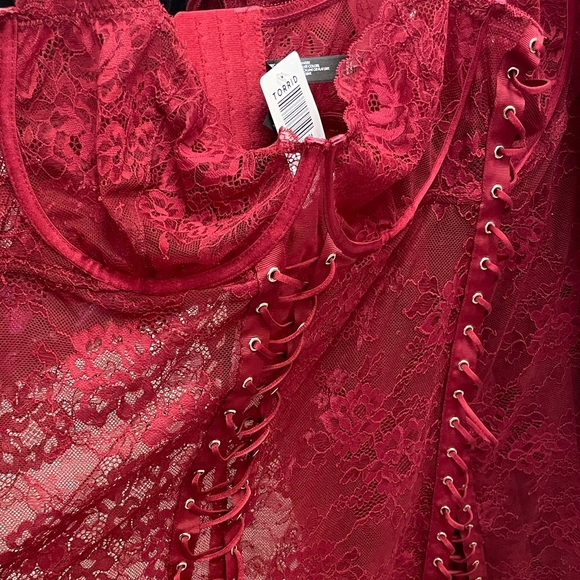 Torrid Red lace up super sexy chemise - Picture 4 of 7